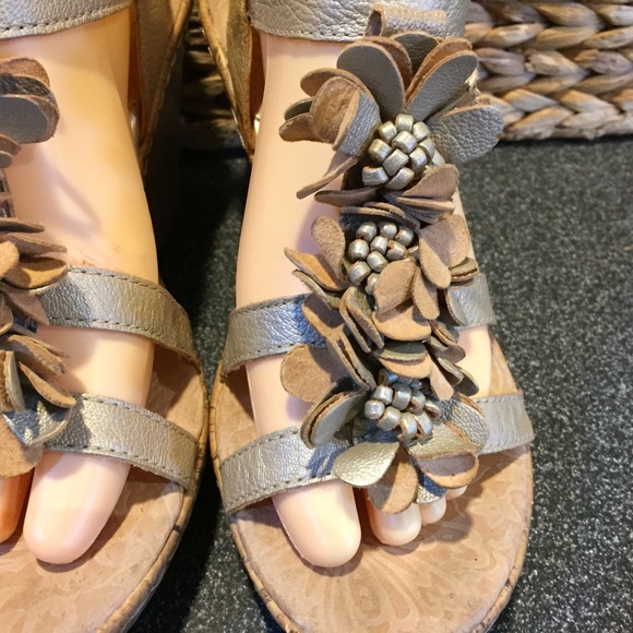 B.O.C. Cork Wedges w/ Floral Detail - Picture 5 of 14